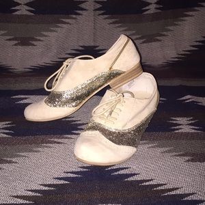 Gold glitter oxfords!! Lace up